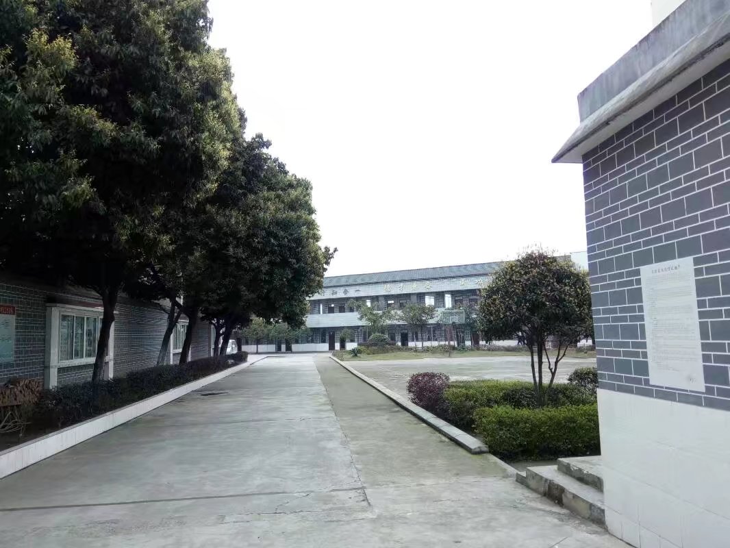 成都市庄园机电职业技术学校 成都市庄园机电职业技术学校