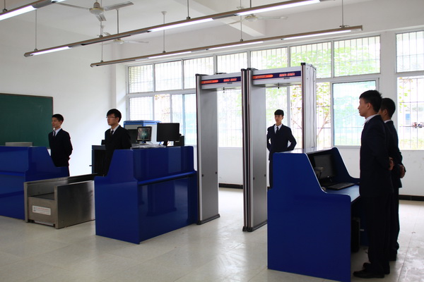  眉山市华西航空旅游学校