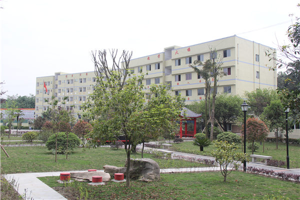 重庆轻轨专业学校校园环境 重庆轻轨专业学校校园环境