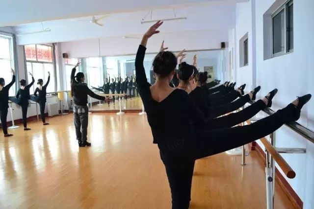 重庆中专学校学什么呢 重庆中专学校学什么呢
